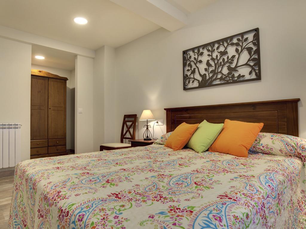 Apartamentos La Jasa Arguedas Luaran gambar